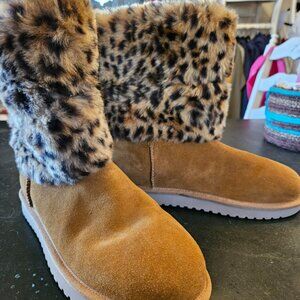 Women's leopard and tan uggs/Koolaburra size 9